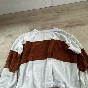 White and brown sweater new. Pink Lily